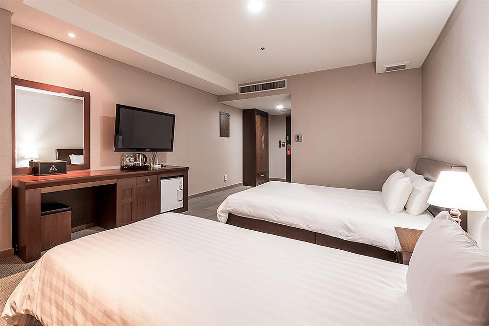 New Hilltop Hotel Seoul Bagian luar foto