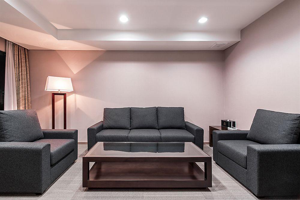 New Hilltop Hotel Seoul Bagian luar foto