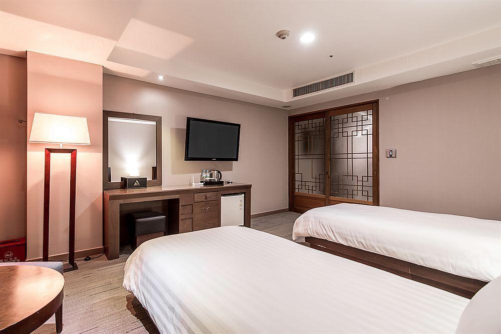 New Hilltop Hotel Seoul Bagian luar foto