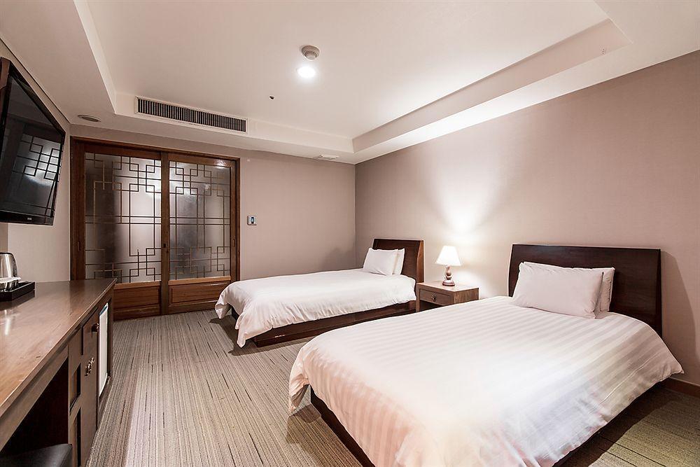 New Hilltop Hotel Seoul Bagian luar foto
