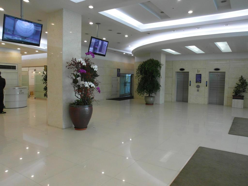 New Hilltop Hotel Seoul Bagian luar foto