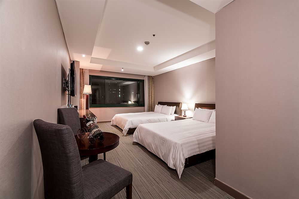 New Hilltop Hotel Seoul Bagian luar foto