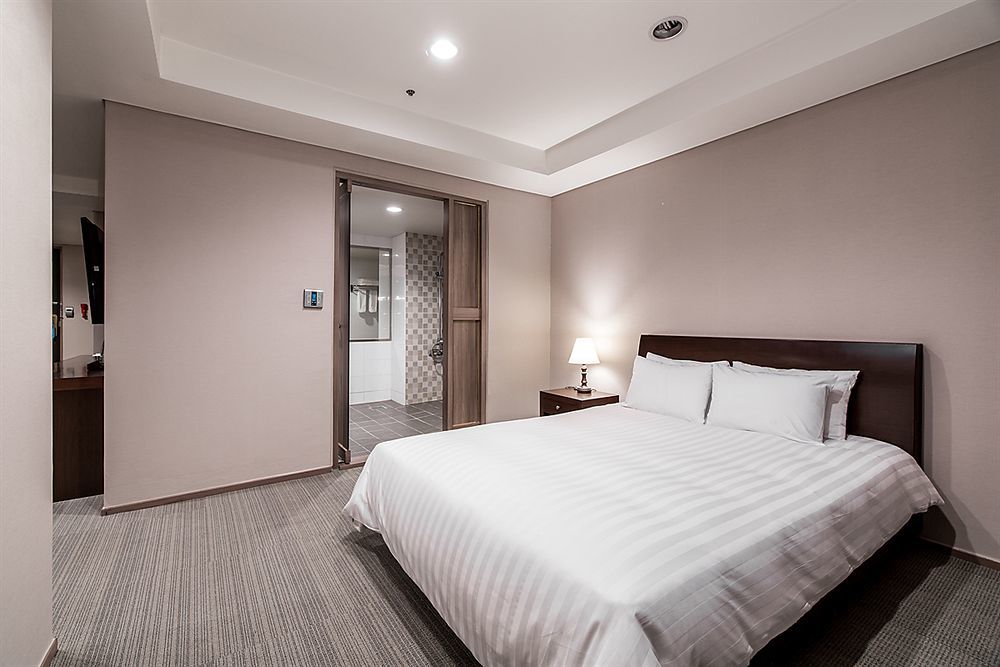 New Hilltop Hotel Seoul Bagian luar foto