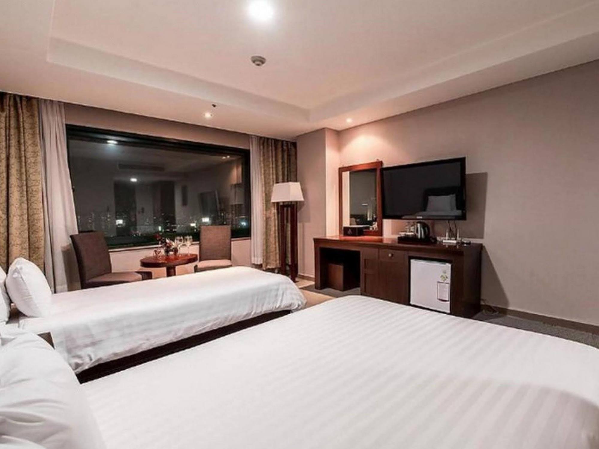 New Hilltop Hotel Seoul Bagian luar foto