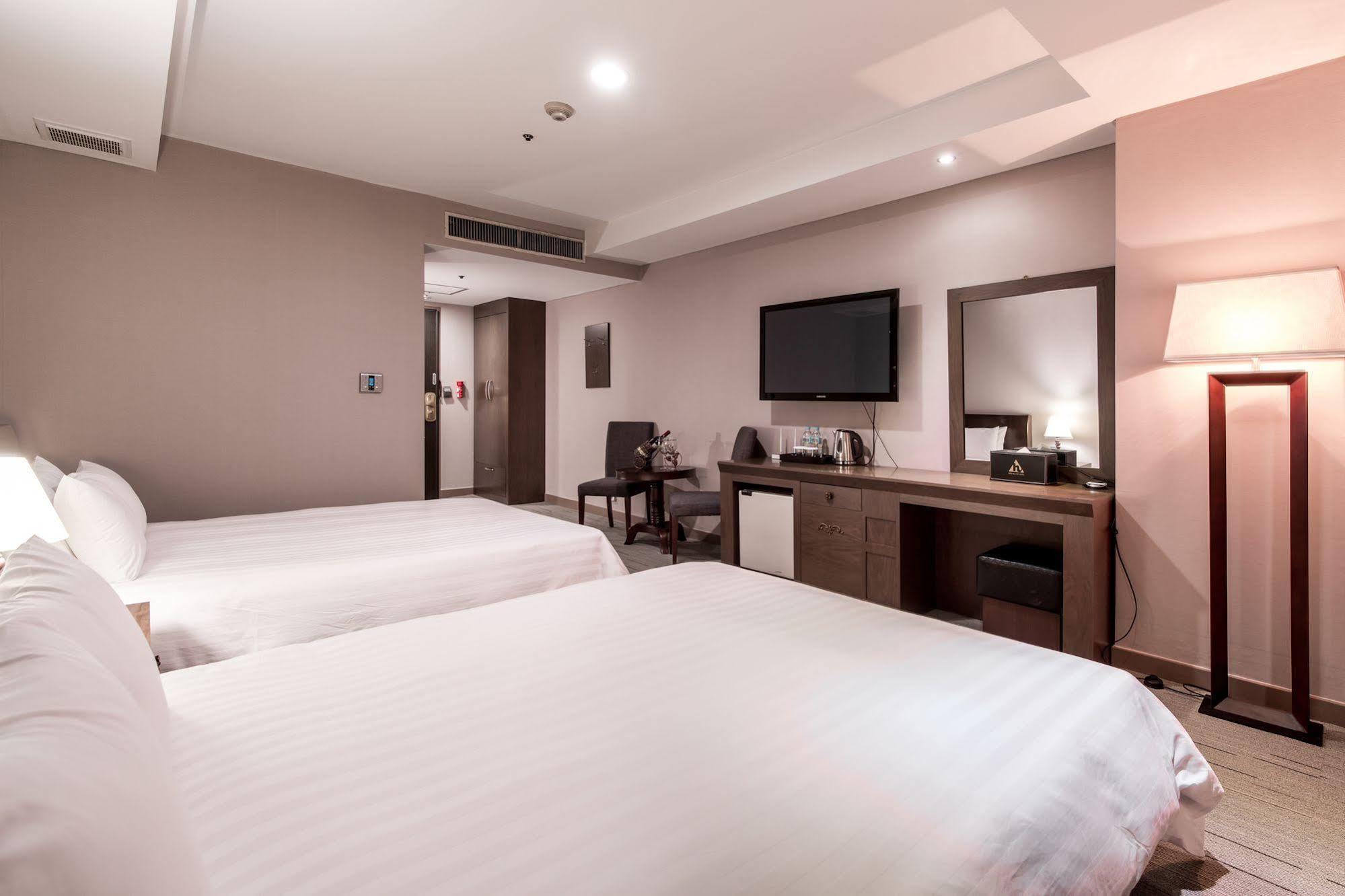 New Hilltop Hotel Seoul Bagian luar foto