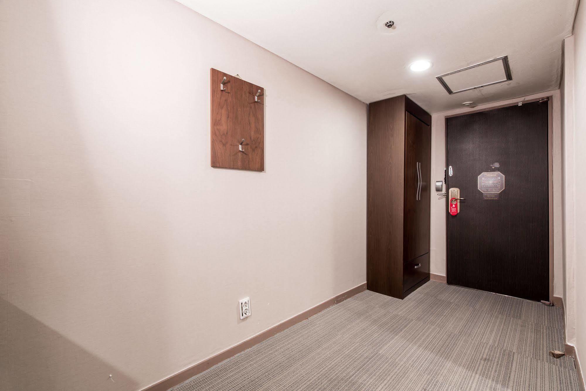 New Hilltop Hotel Seoul Bagian luar foto