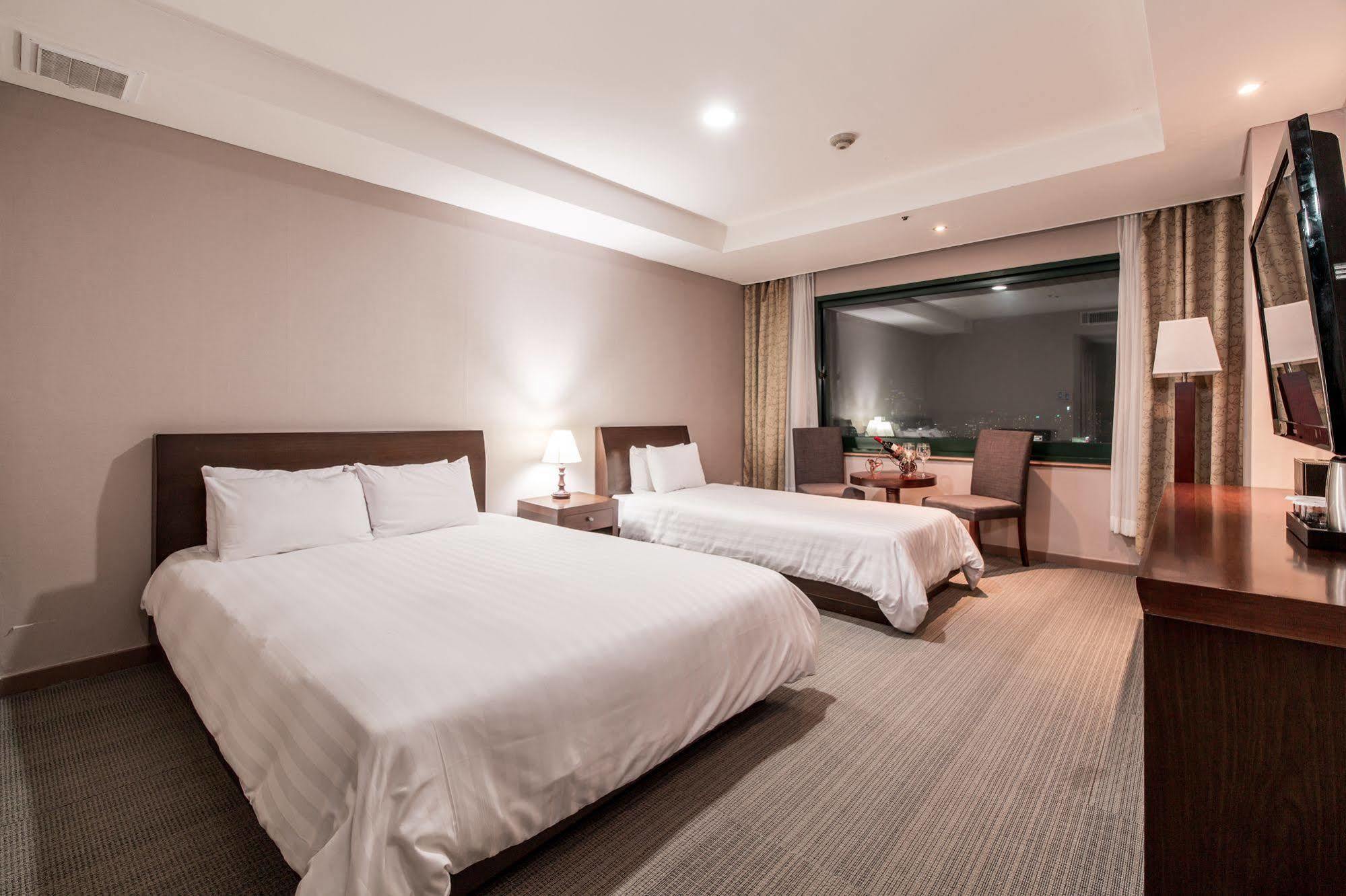 New Hilltop Hotel Seoul Bagian luar foto