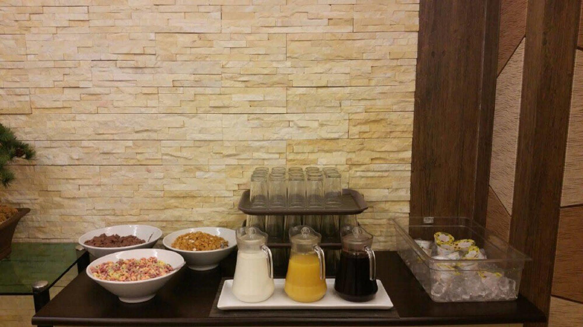 New Hilltop Hotel Seoul Bagian luar foto
