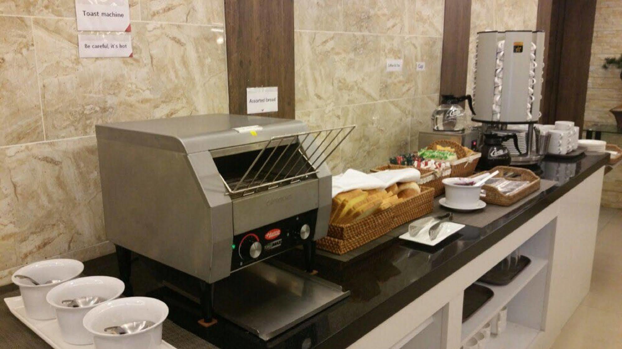 New Hilltop Hotel Seoul Bagian luar foto